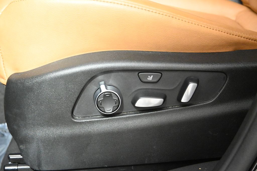 2022 Cadillac XT4 Premium Luxury 27