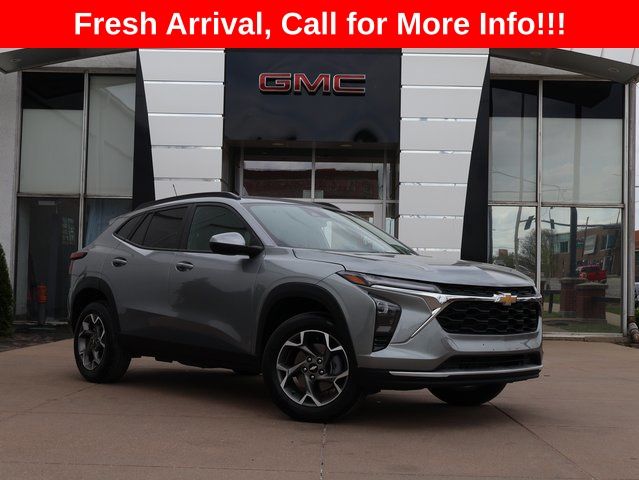 Sterling Gray Metallic 2025 Chevrolet Trax LT FWD SUV / Crossover Front-Wheel Drive 6-Speed Automatic