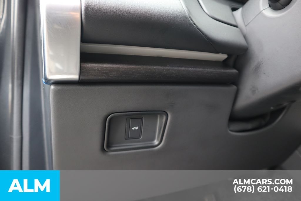Used 2025 Gray Land Rover SE image 16