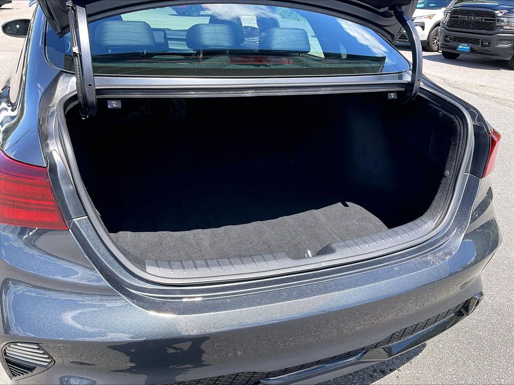 2023 Kia Forte — photo 33