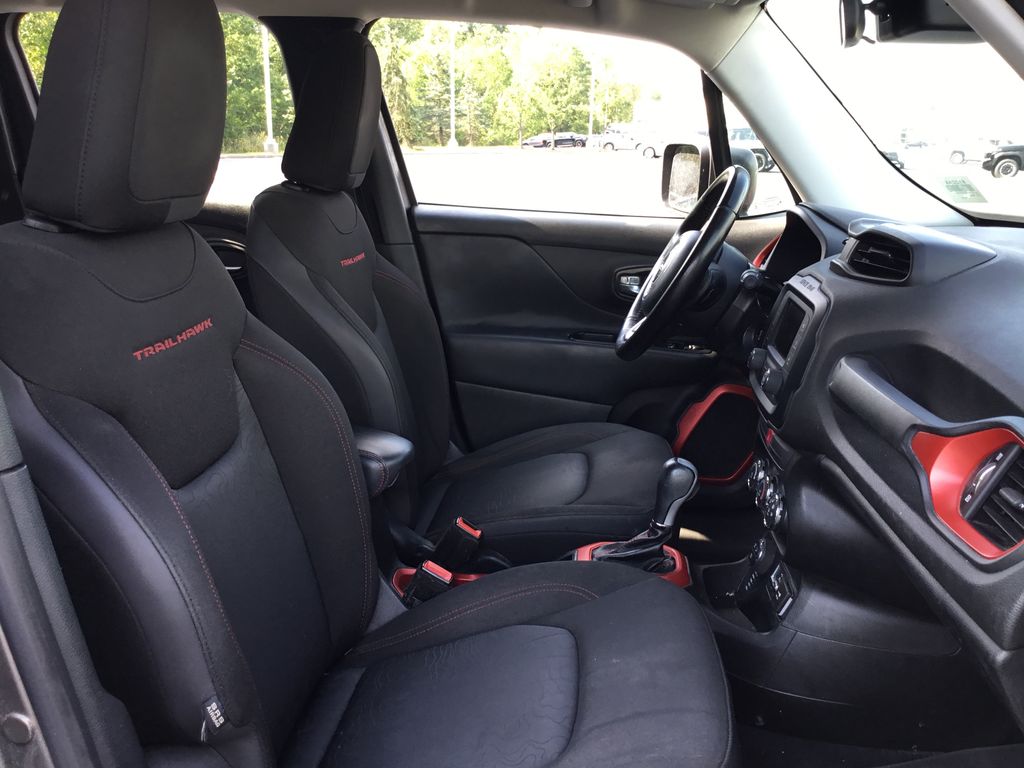 Thumbnail: 2016 Jeep Renegade - 8
