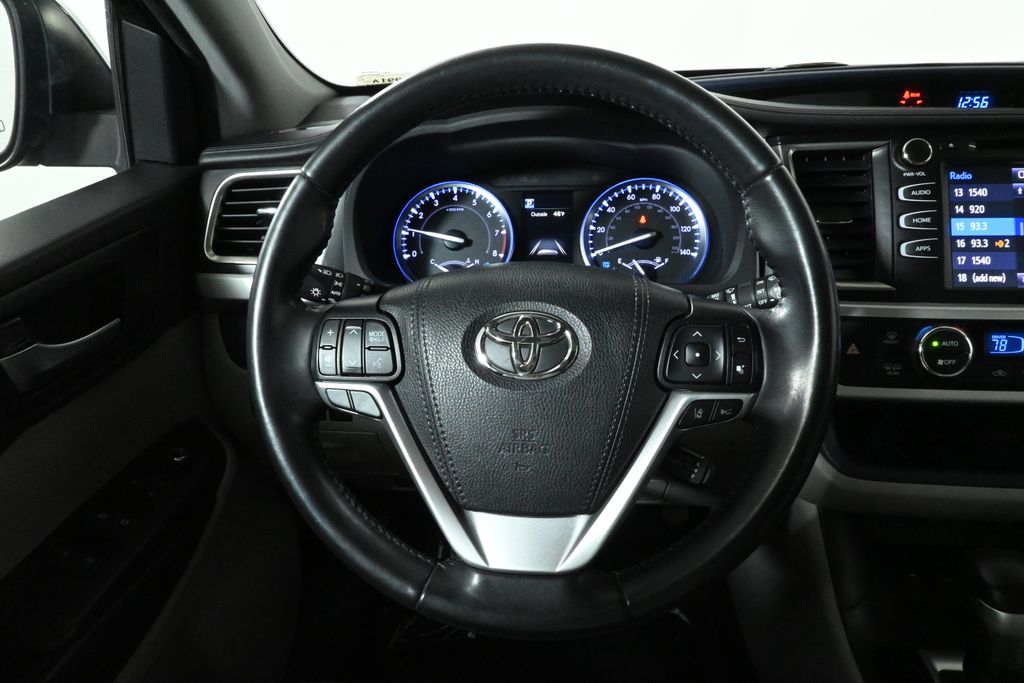 Thumbnail: 2019 Toyota Highlander - 17