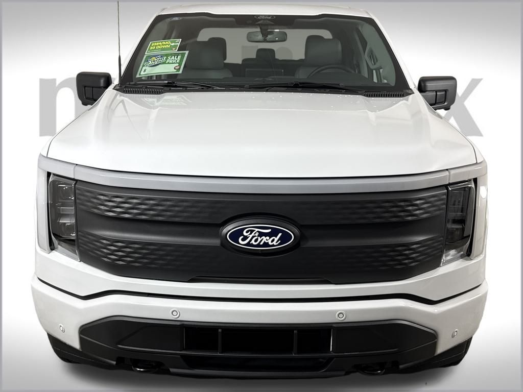 2025 Ford F-150 Lightning photo 4