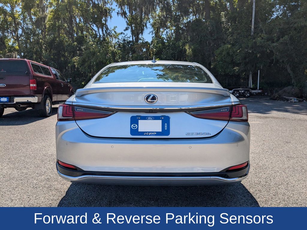 2022 Lexus ES 300h 