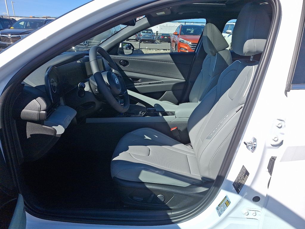 Thumbnail: 2025 Hyundai Elantra - 6