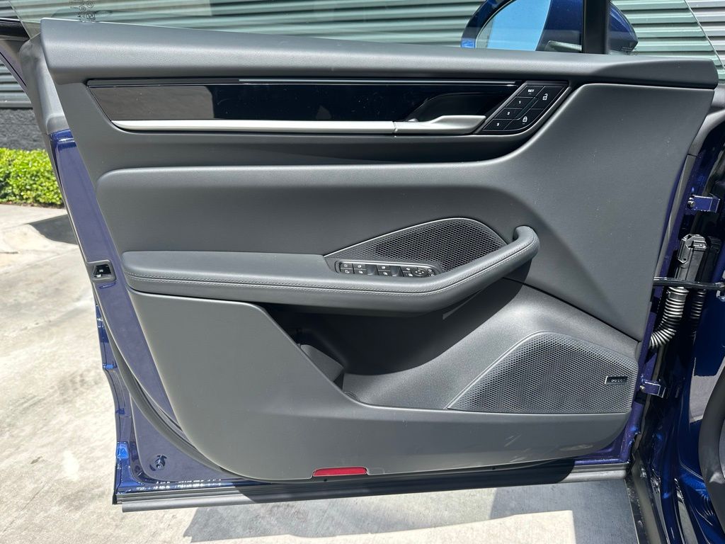Thumbnail: 2026 Porsche Macan - 19