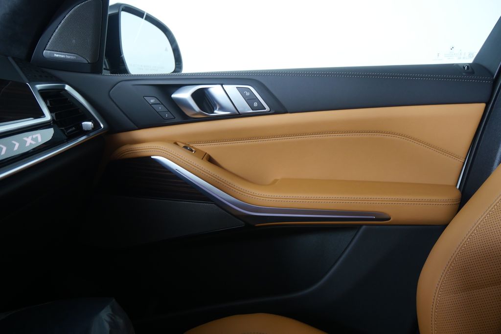 Thumbnail: 2026 BMW X7 - 26