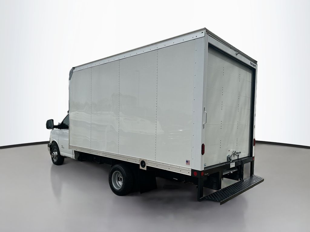 Used 2024 White GMC 4500 Van image 5