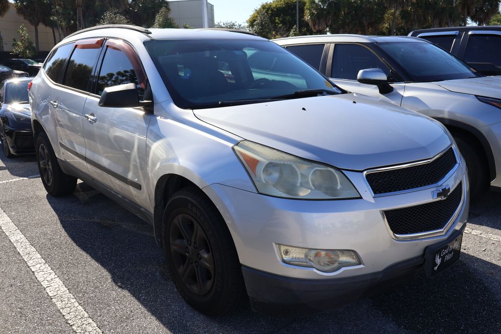 Thumbnail: 2010 Chevrolet Traverse - 6