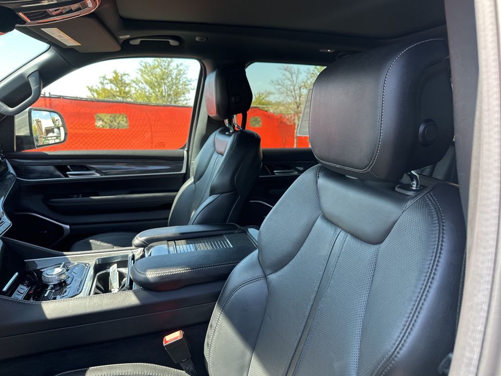 Used Car 2022 Jeep Wagoneer  Series Iii For Sale Under $50,000 In Austin, Texas