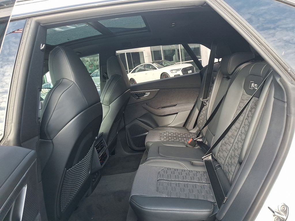 Thumbnail: 2026 Audi RS Q8 - 7