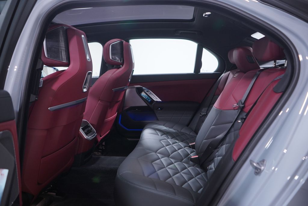 Thumbnail: 2025 BMW 7 Series - 9