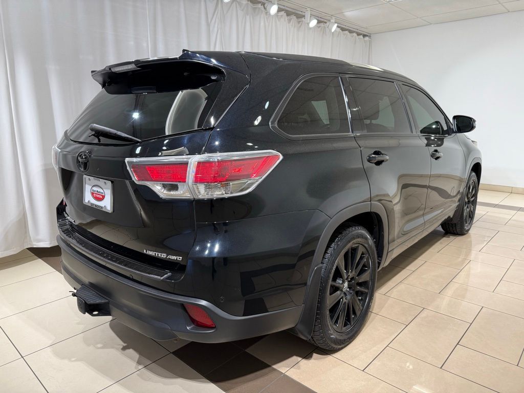 Thumbnail: 2016 Toyota Highlander - 10
