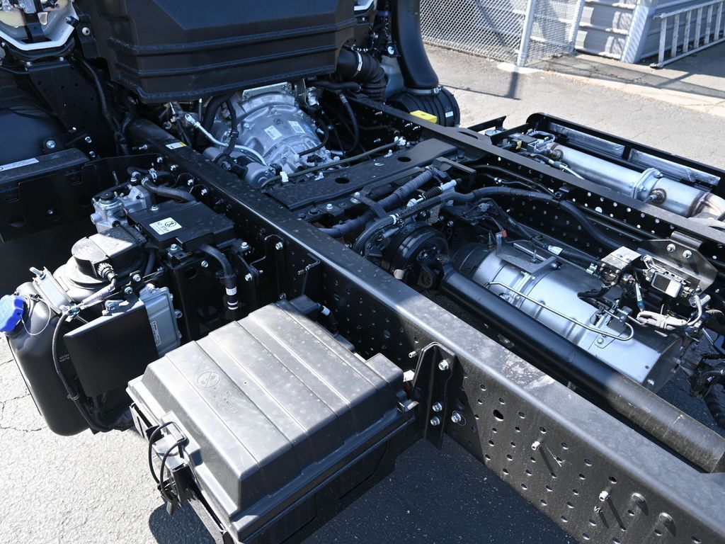2025 Isuzu NPR XD 