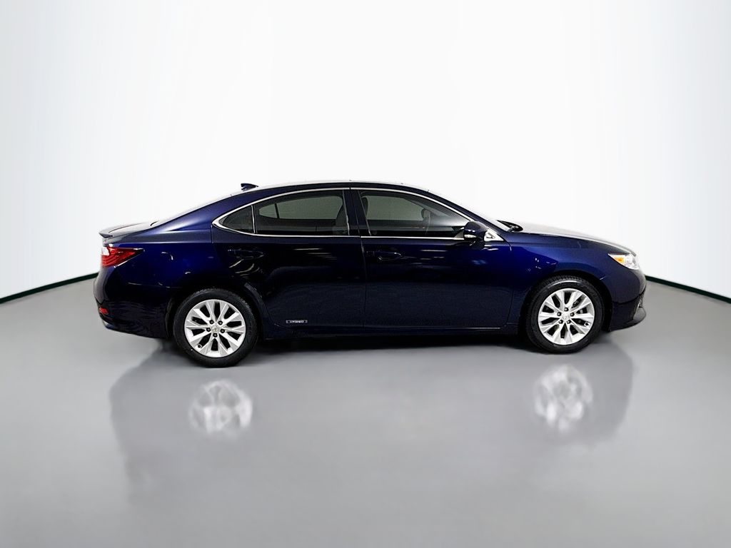 Thumbnail: 2015 Lexus ES - 4