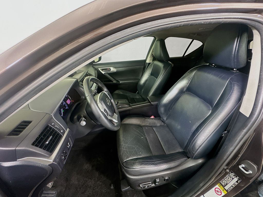 Thumbnail: 2011 Lexus CT - 21