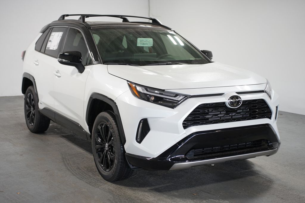 2025 Toyota RAV4 XSE 3