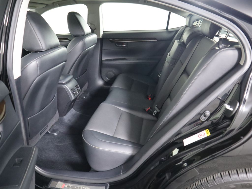 Thumbnail: 2015 Lexus ES - 22
