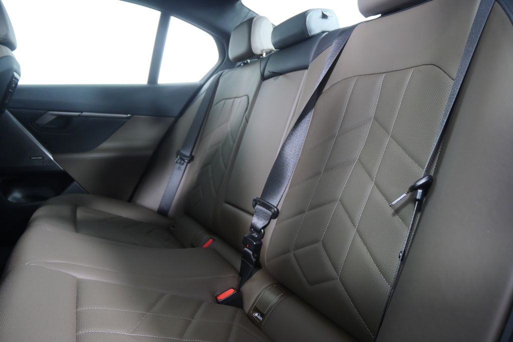 Thumbnail: 2025 BMW 5 Series - 15