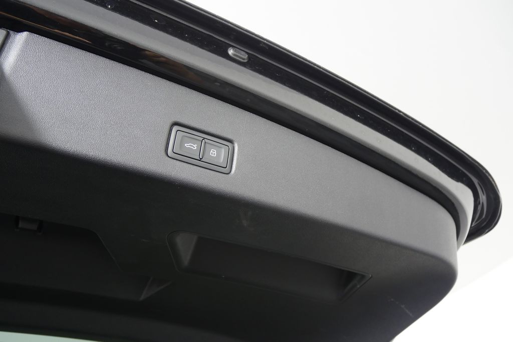 Thumbnail: 2022 Audi Q4 e-tron - 18