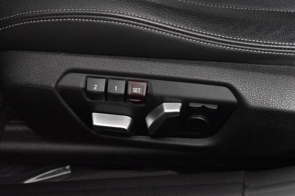 Thumbnail: 2016 BMW 3 Series - 28