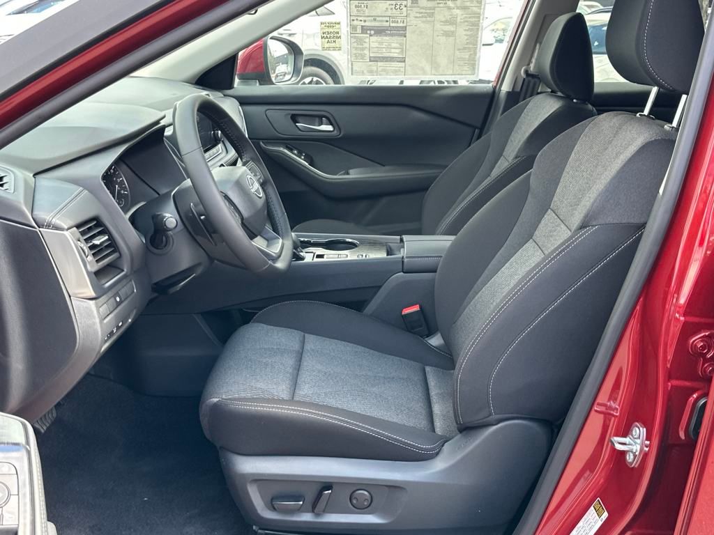 2025 Nissan Rogue SV photo