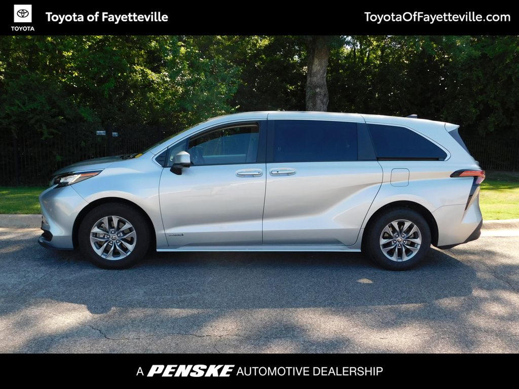 Thumbnail: 2021 Toyota Sienna - 2