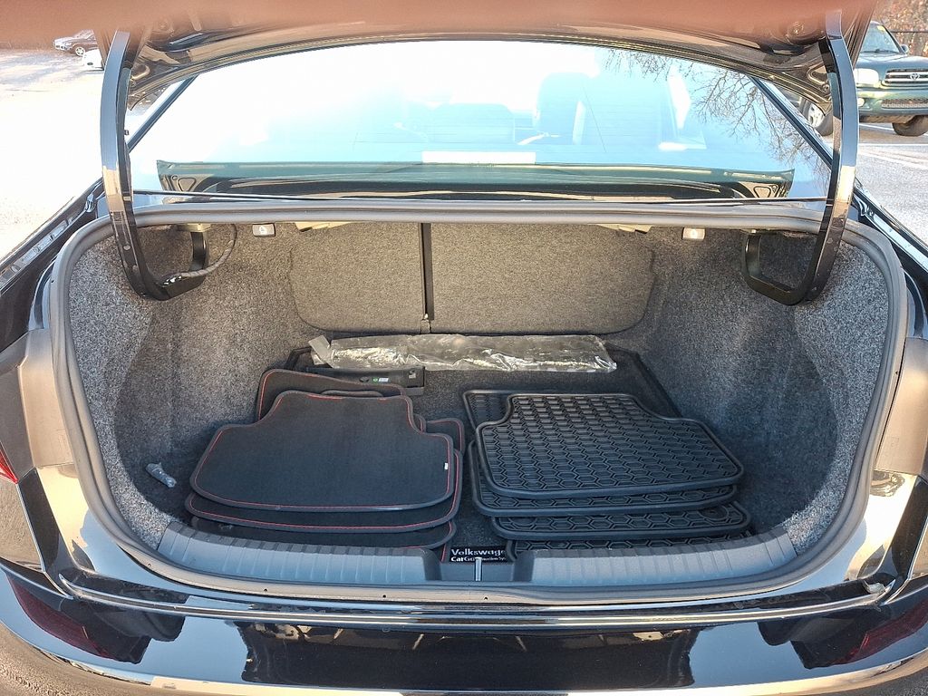 Thumbnail: 2025 Volkswagen Jetta - 30