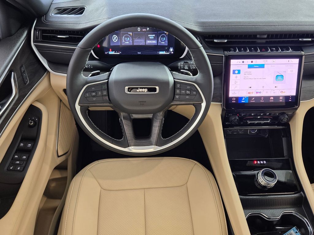 new 2025 Jeep Grand Cherokee car, priced at $41,585