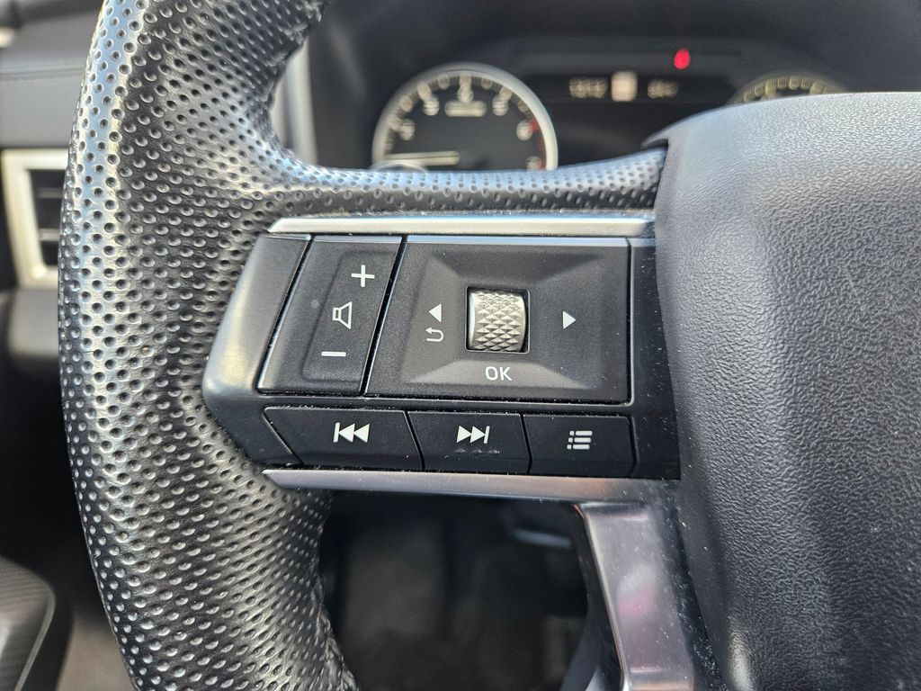 Thumbnail: 2023 Mitsubishi Outlander - 21