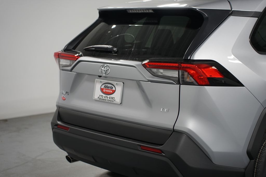 2025 Toyota RAV4 LE 9