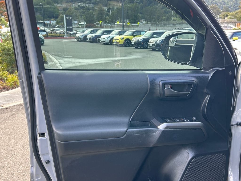 Thumbnail: 2020 Toyota Tacoma - 11