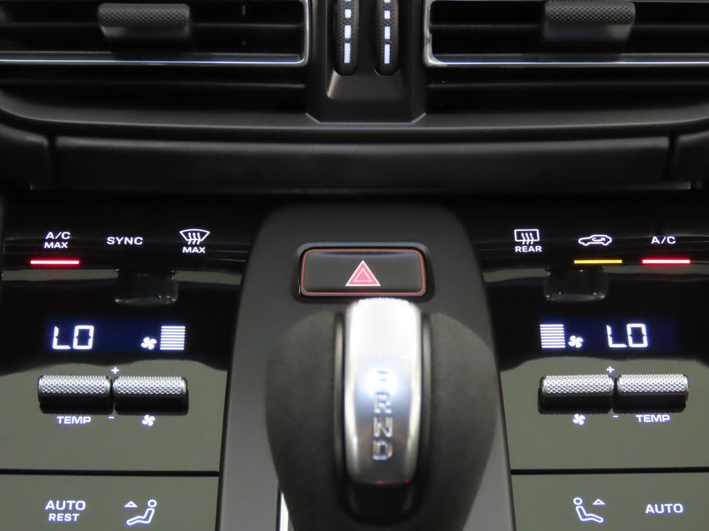 Thumbnail: 2025 Porsche Macan - 27