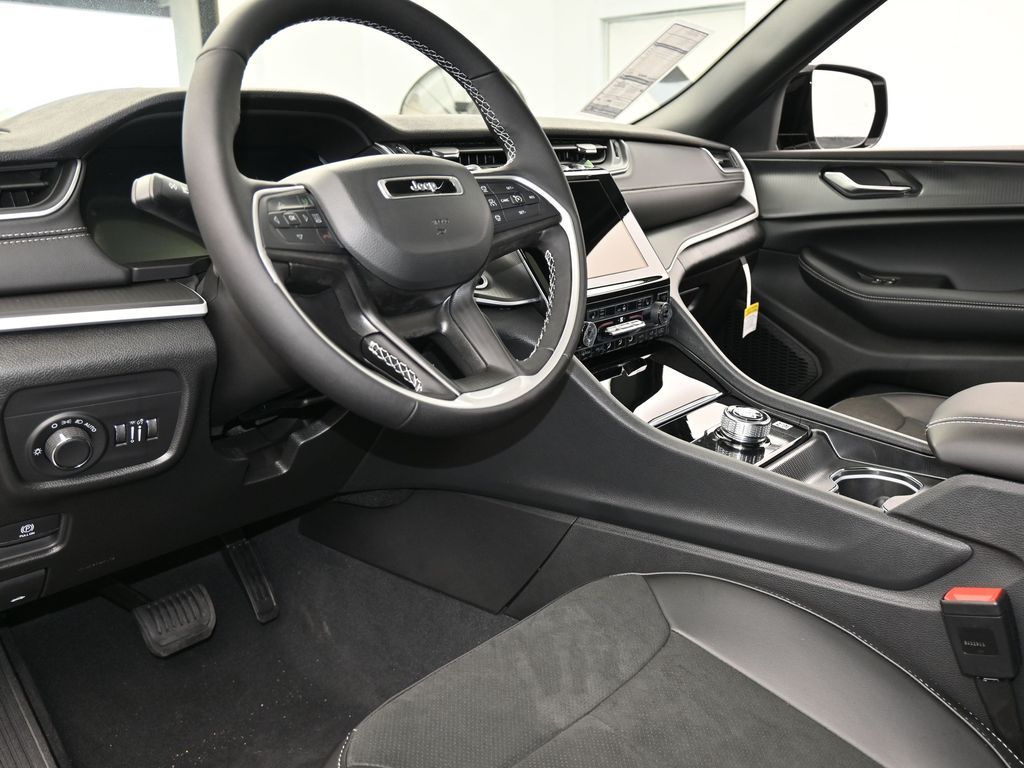 New 2025 Silver Zynith Jeep Laredo image 13