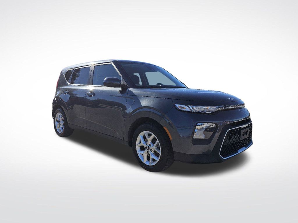 2022 Kia Soul LX 2