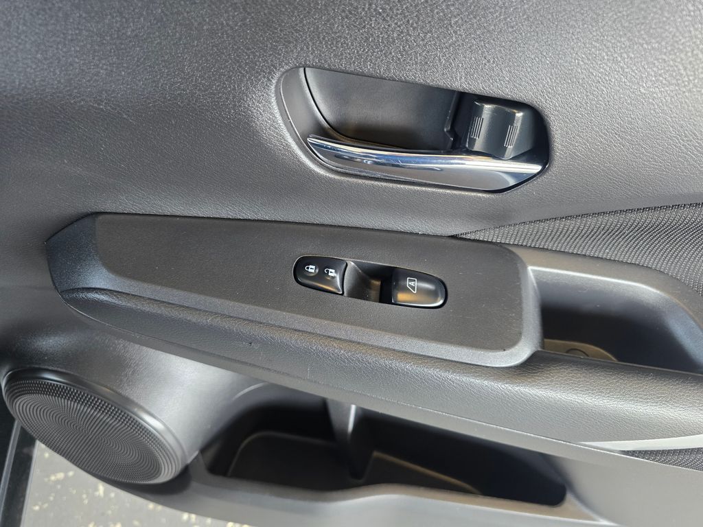 Thumbnail: 2021 Nissan Kicks - 18