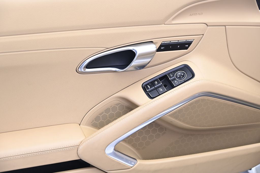 Thumbnail: 2015 Porsche 911 - 26