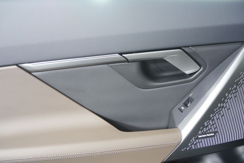 Thumbnail: 2025 BMW 5 Series - 15