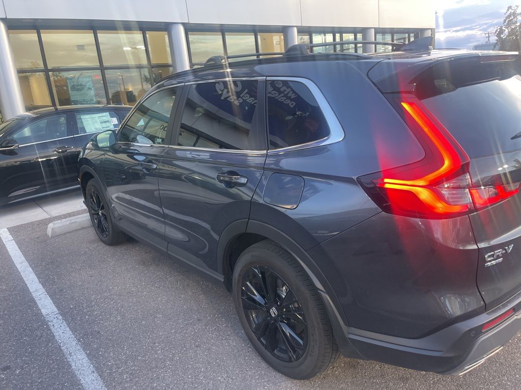 2023 Honda CR-V Hybrid Sport Touring photo 3
