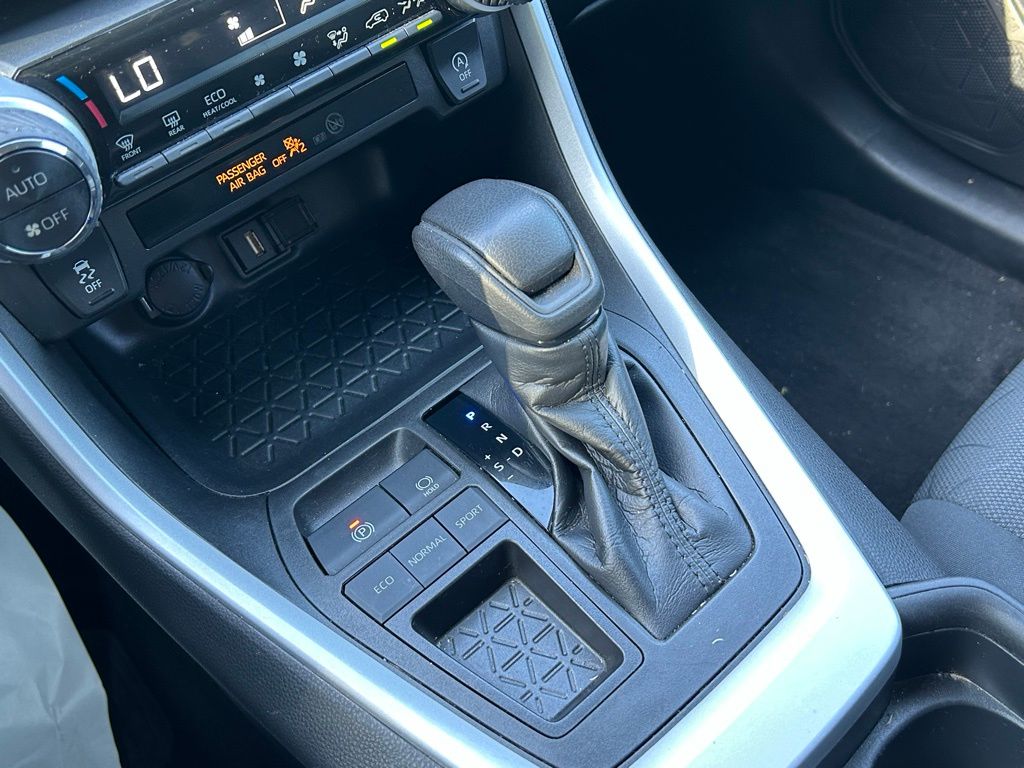 Thumbnail: 2021 Toyota RAV4 - 26