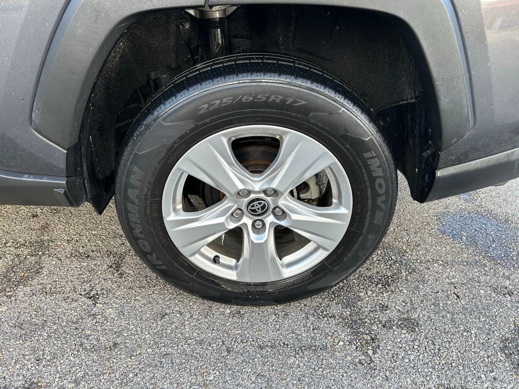 Thumbnail: 2021 Toyota RAV4 - 9