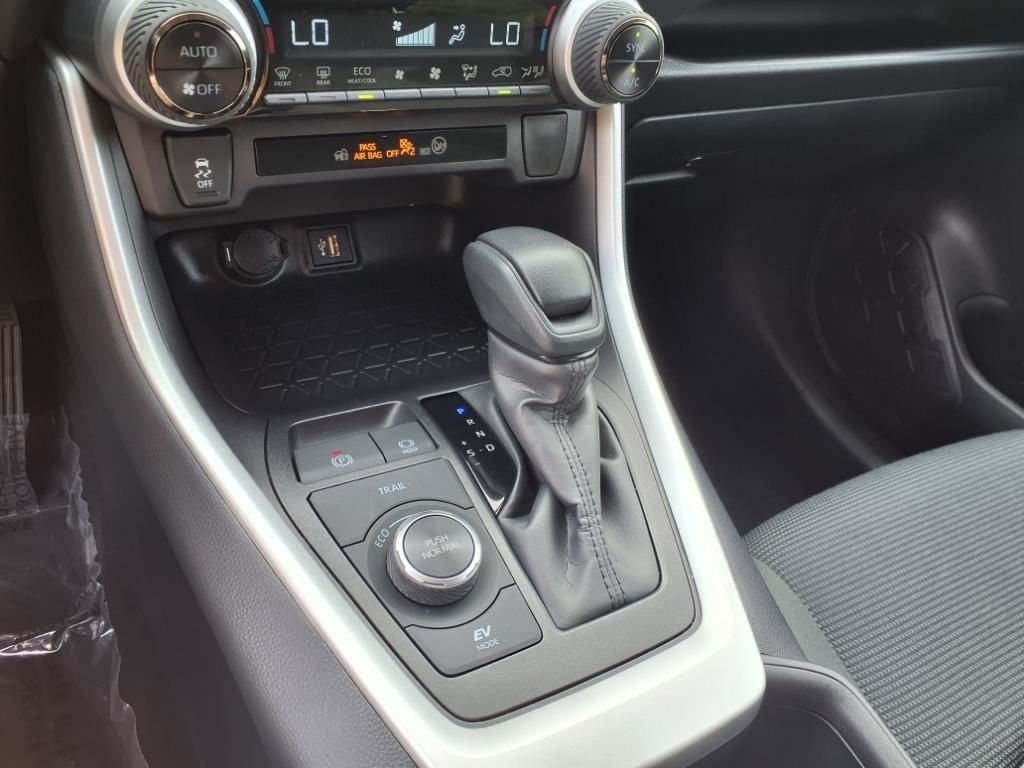 2025 Toyota RAV4 Hybrid LE photo 16