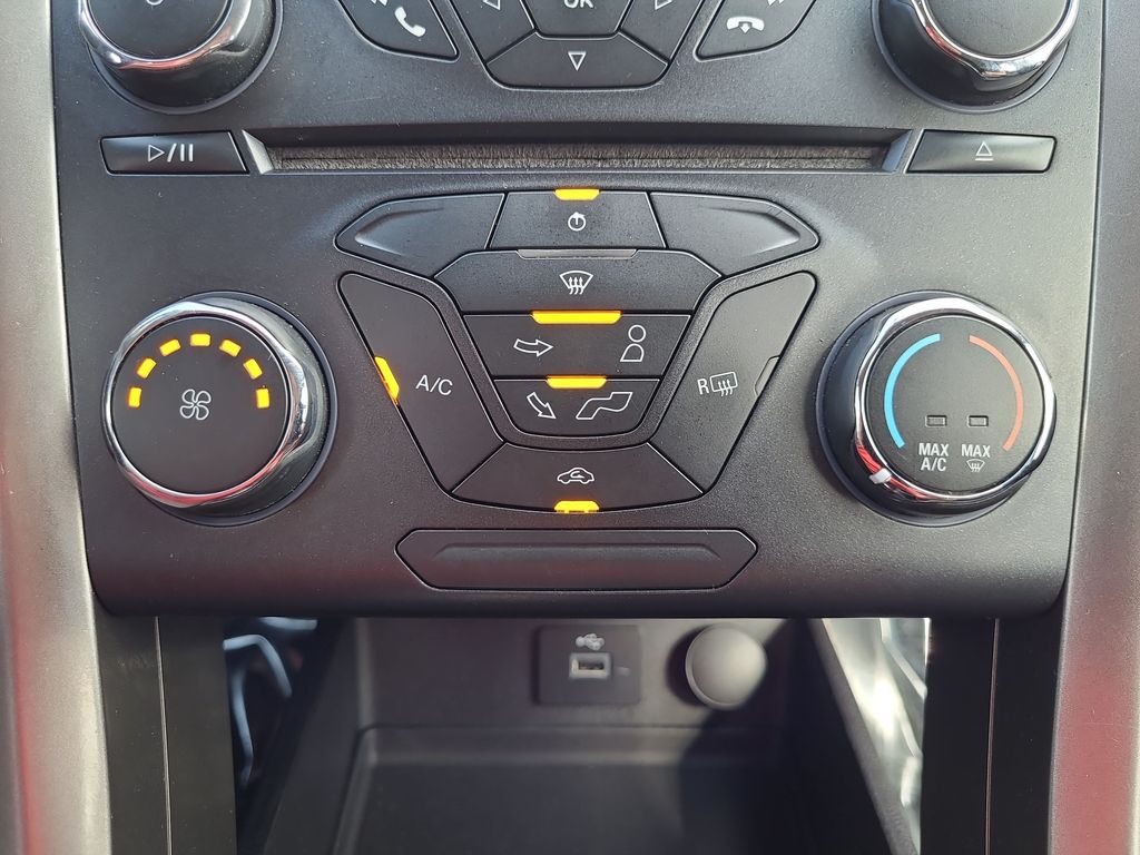 2017 Ford Fusion SE 18