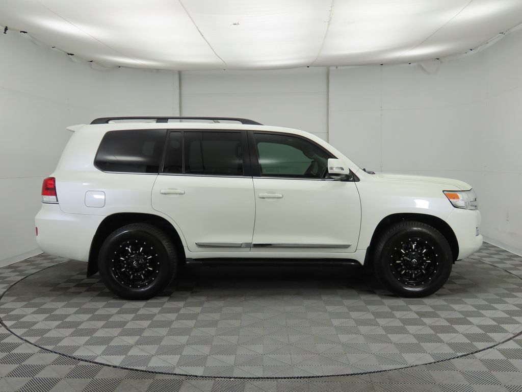 2018 Toyota Land Cruiser  4