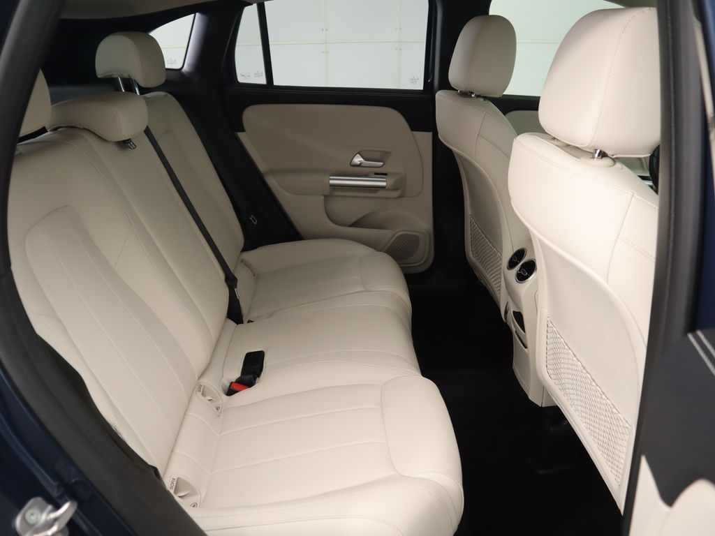 Thumbnail: 2023 Mercedes-Benz GLA - 22