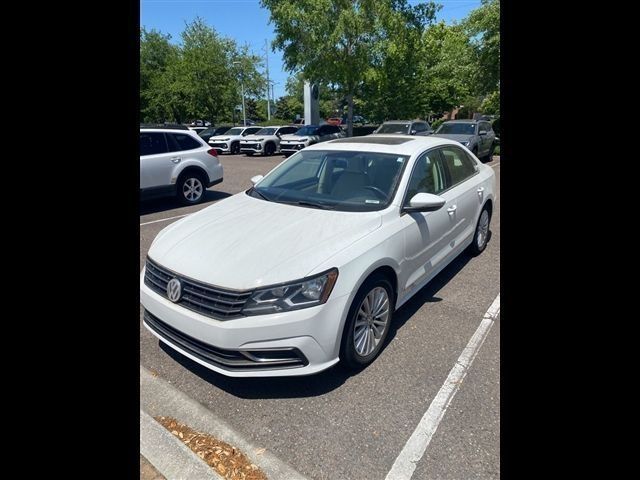 Pure White 2017 Volkswagen Passat 1.8T SE Sedan Front-Wheel Drive 6-Speed Automatic