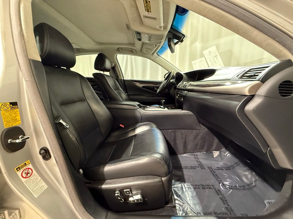 Thumbnail: 2014 Lexus LS - 22