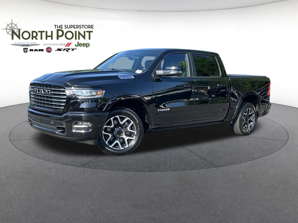 Diamond Black Crystal Pearlcoat 2026 RAM 1500 Pickup Truck Four-Wheel Drive 8-Speed Automatic