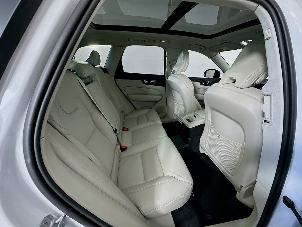 Thumbnail: 2024 Volvo XC60 - 28