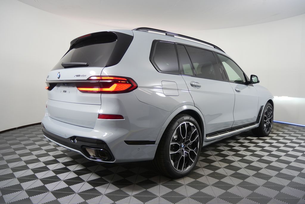 Thumbnail: 2026 BMW X7 - 3